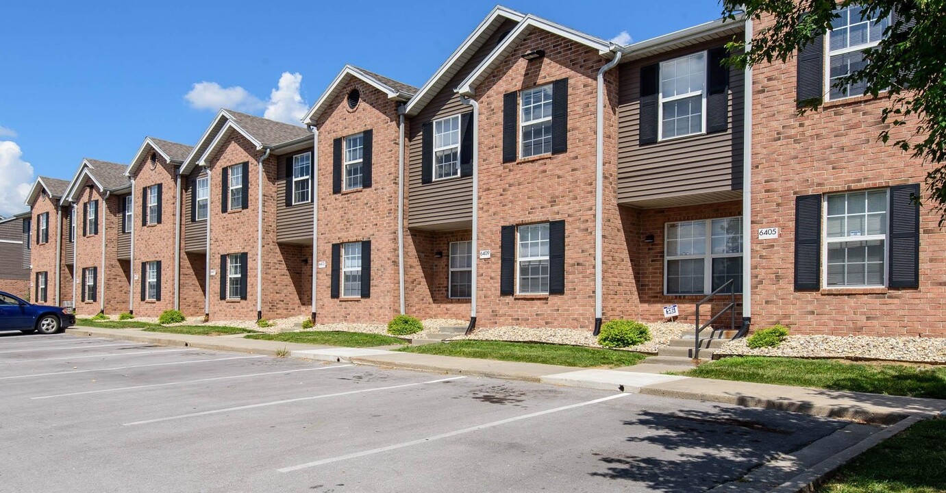 The Bluffs at Cherry Hills in Omaha, NE - Building Photo