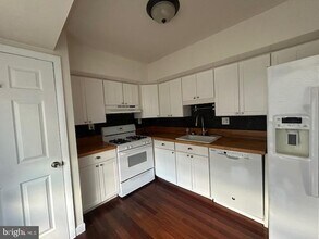 10142 Fair Wds Dr in Fairfax, VA - Building Photo - Building Photo