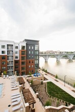 One Riverwalk in Knoxville, TN - Foto de edificio - Building Photo