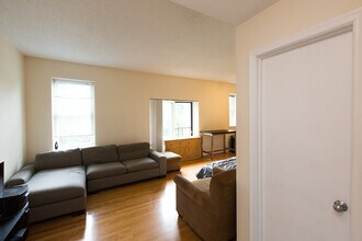 2630 Adams Mill Rd NW, Unit 305 in Washington, DC - Building Photo - Building Photo