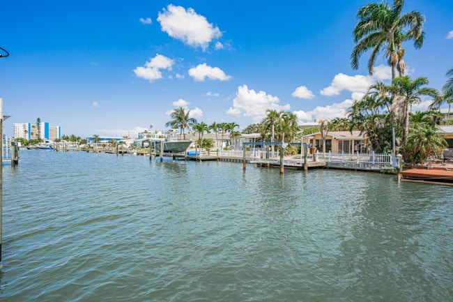 14827 N Bayshore Dr in Madeira Beach, FL - Building Photo - Building Photo