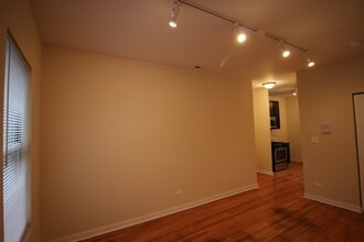 6971 N Greenview Ave, Unit 2S in Chicago, IL - Building Photo - Building Photo