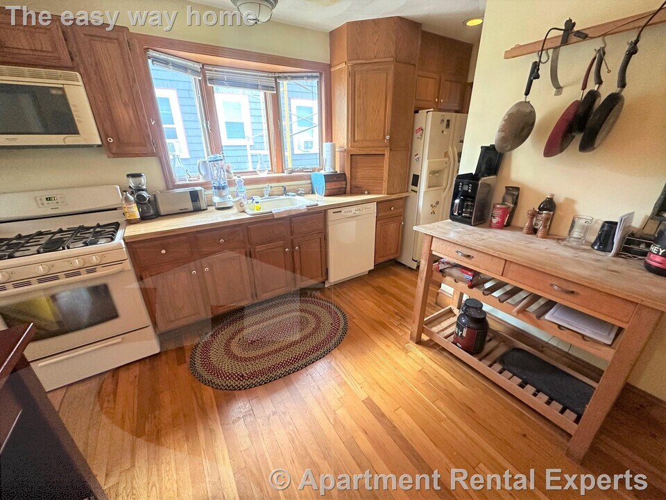 25 Sunset Rd in Somerville, MA - Building Photo