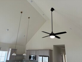 1512 W Meadowmere St in Springfield, MO - Building Photo