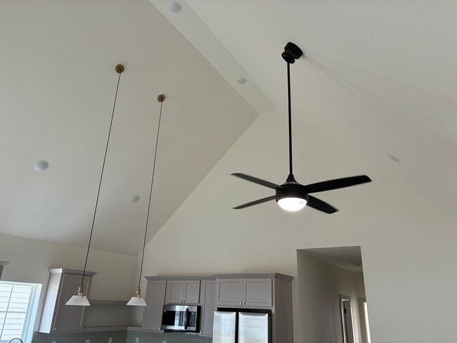 property at 1512 W Meadowmere St