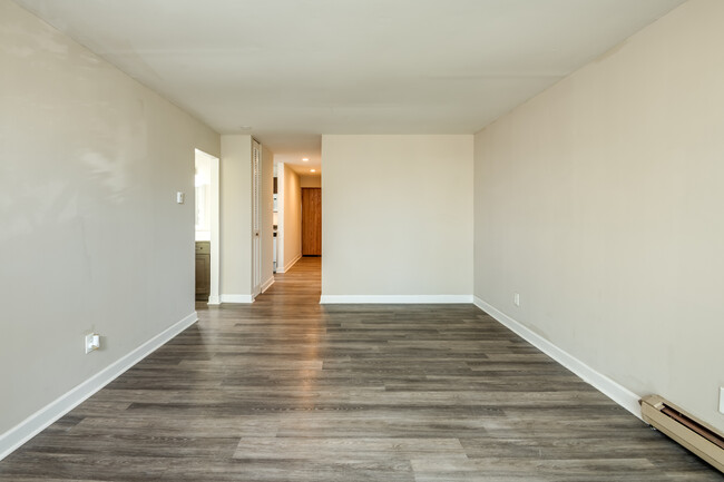 Oakland Properties in Milwaukee, WI - Foto de edificio - Interior Photo