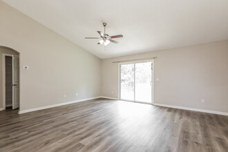 1103 Summer Springs Drive in Middleburg, FL - Building Photo - Building Photo
