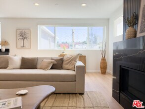 2220 Aaron St in Los Angeles, CA - Building Photo - Building Photo