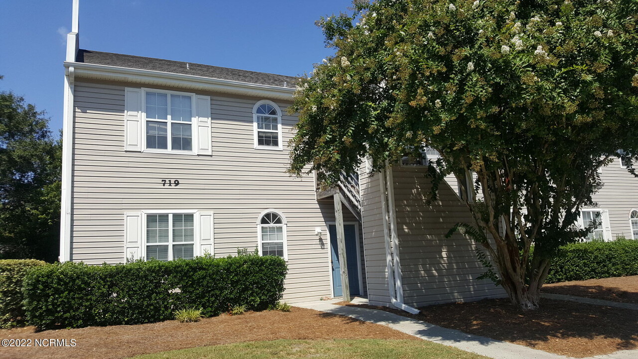 719 Bragg Dr in Wilmington, NC - Foto de edificio