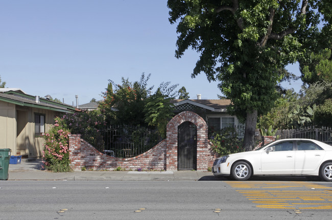 1344 Jefferson Ave in Redwood City, CA - Building Photo - Building Photo