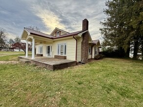 2703 Old Spartanburg Rd in East Flat Rock, NC - Building Photo - Building Photo