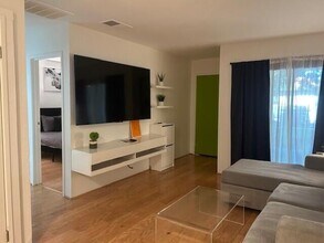 685 N Ashurst Ct in Palm Springs, CA - Building Photo - Building Photo