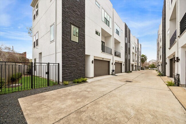 1617 Wheeler Ave in Houston, TX - Building Photo - Building Photo