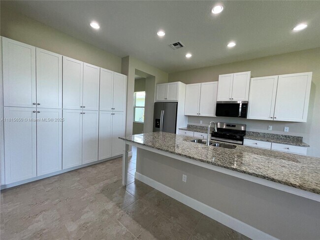 15180 Wildwood Cir in Westlake, FL - Building Photo - Building Photo