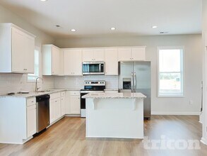 77 Sawyer Ml Dr in Dunn, NC - Foto de edificio - Building Photo