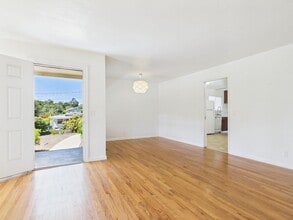 831 Avalon Pl in Del Rey Oaks, CA - Building Photo - Building Photo