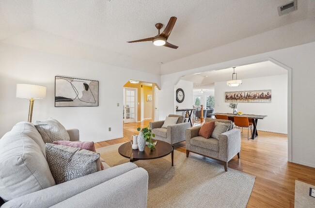 213 Hidalgo St in Lake Oswego, OR - Building Photo - Building Photo