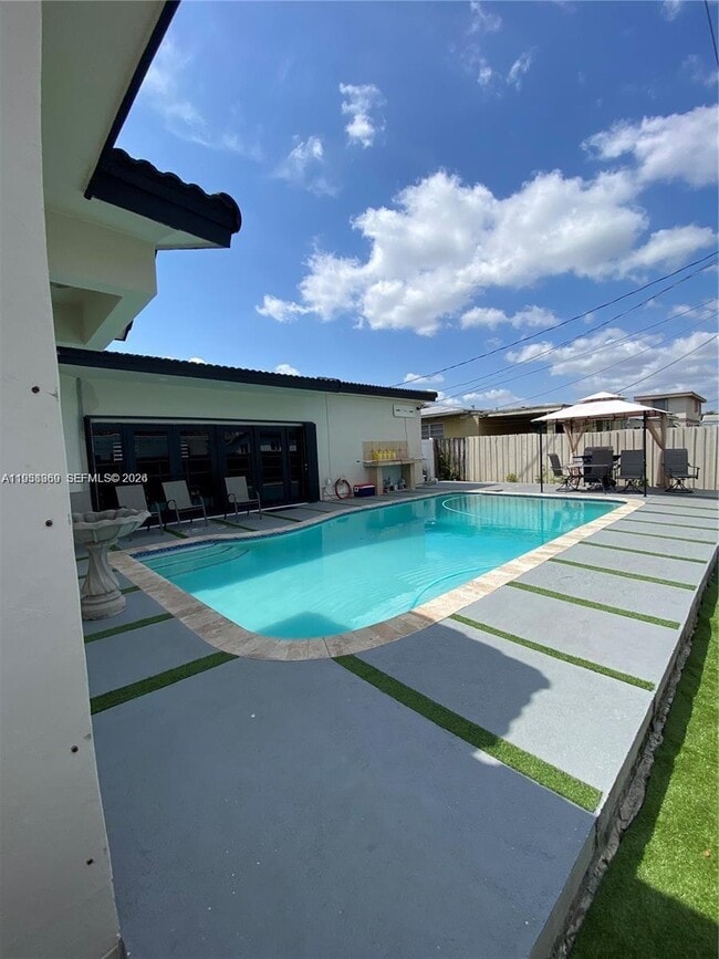 8531 SW 16th Terrace in Miami, FL - Building Photo - Building Photo