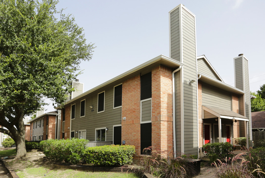 Park at Woodland Trails in Houston, TX - Building Photo