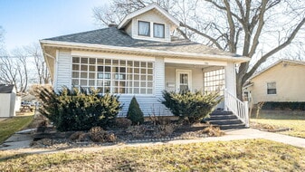 1106 Adams St in Ottawa, IL - Building Photo