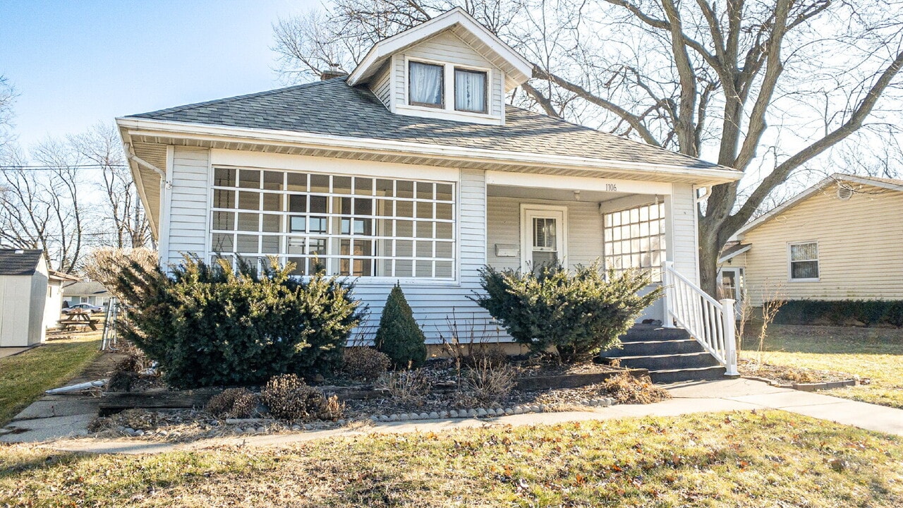 1106 Adams St in Ottawa, IL - Foto de edificio