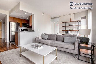 210 N Wells St in Chicago, IL - Building Photo - Building Photo
