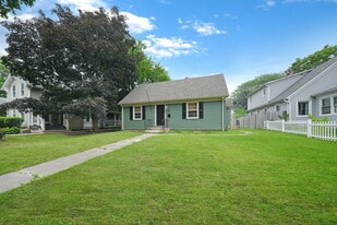 507 W Wesley St in Wheaton, IL - Building Photo