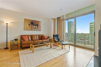 1600 S Prairie Ave, Unit 1606 in Chicago, IL - Building Photo - Building Photo