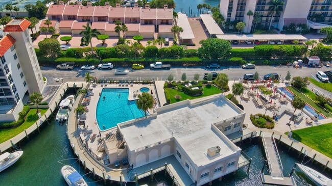 2871 N Ocean Blvd in Boca Raton, FL - Building Photo - Building Photo