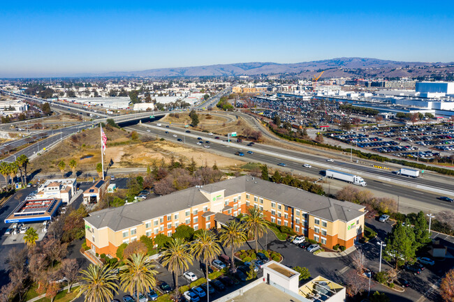 Furnished Studio - Fremont in Fremont, CA - Foto de edificio - Building Photo