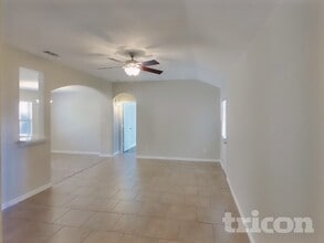 8617 Silverbell Ln in Fort Worth, TX - Foto de edificio - Building Photo