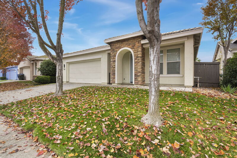 5755 Amnest Way in Sacramento, CA - Building Photo