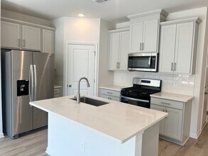 1062 Winding Spg Dr in Mebane, NC - Building Photo - Building Photo