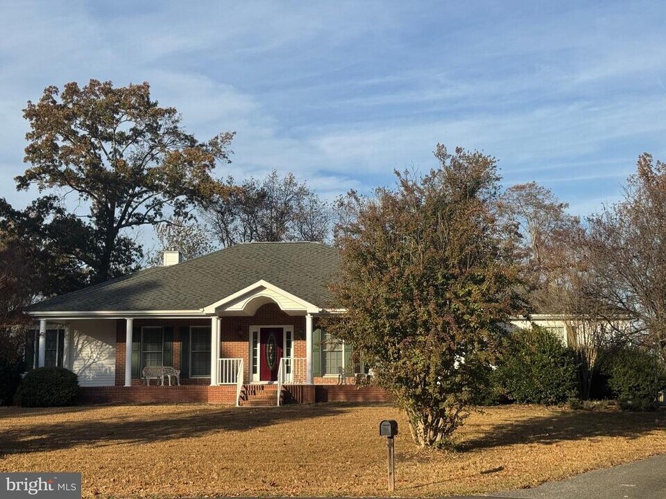 8466 Hollybrook Dr in Lincoln, DE - Building Photo