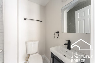 2030 W 23rd St, Unit 6 in Chicago, IL - Building Photo - Building Photo