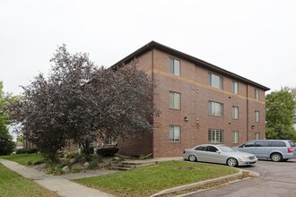 Carmel Estates in Sioux Falls, SD - Building Photo - Building Photo