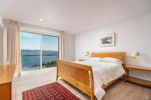 345 Pacific Ave in Richmond, CA - Building Photo