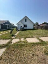 910 5th Ave SE in Jamestown, ND - Building Photo