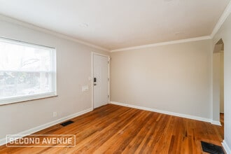 1136 S Lynnebrook Dr in Cincinnati, OH - Foto de edificio - Building Photo