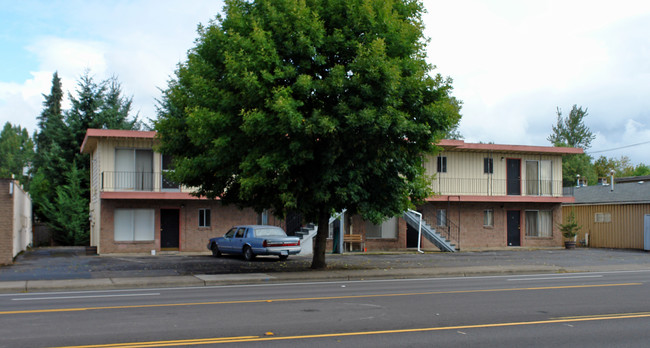 The Crestview Apartments in Springfield, OR - Foto de edificio - Building Photo