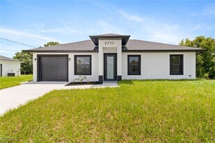 2711 50th St W in Lehigh Acres, FL - Building Photo