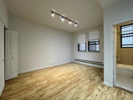2832 W Palmer St, Unit G2 in Chicago, IL - Building Photo
