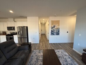 1872 W Graham St in Hanford, CA - Building Photo - Building Photo