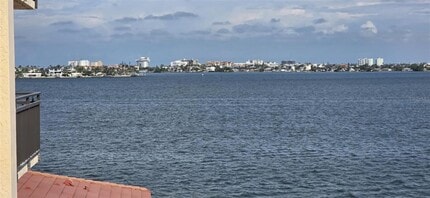 6177 Sun Blvd in St. Petersburg, FL - Foto de edificio - Building Photo