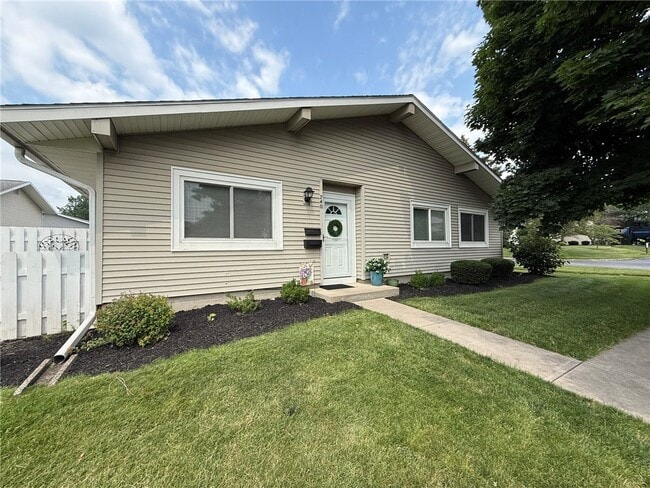 740 Eastbrooke Ln in Rochester, NY - Building Photo - Building Photo
