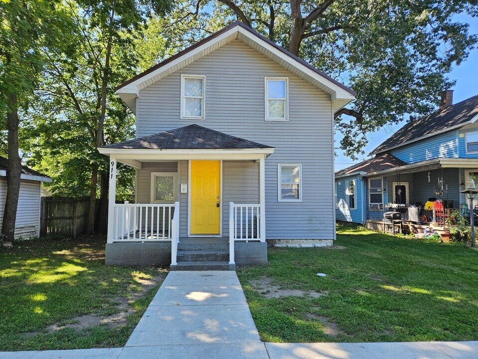 911 Fulton St in Elkhart, IN - Building Photo