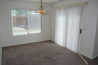 8103 Primoak Way in Elk Grove, CA - Building Photo - Building Photo