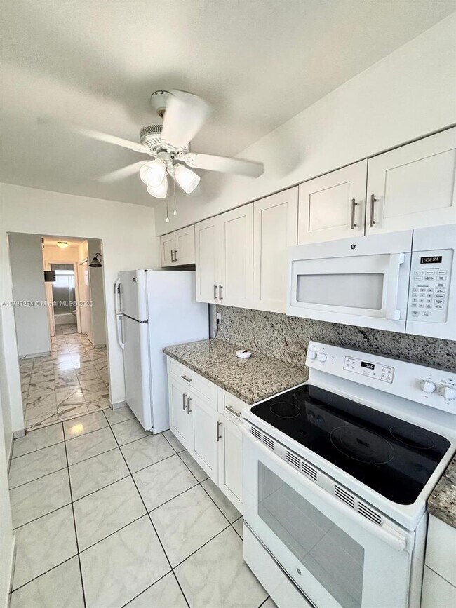 141 NE 10th Ave in Hallandale Beach, FL - Building Photo - Building Photo