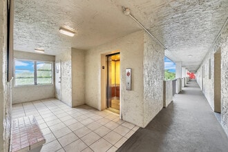 6200 NW 44th St in Lauderhill, FL - Foto de edificio - Building Photo