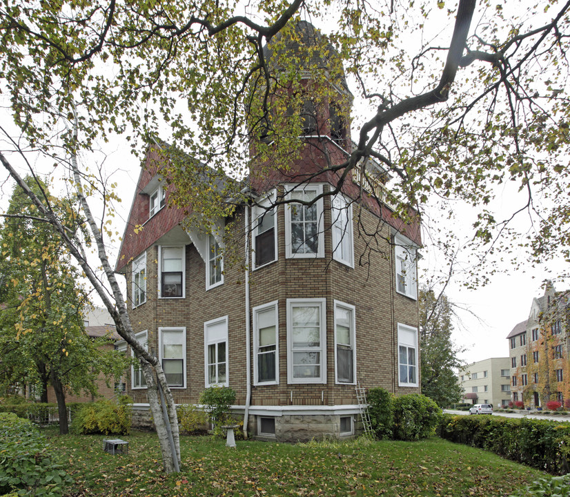 1511 E Royall Pl in Milwaukee, WI - Foto de edificio